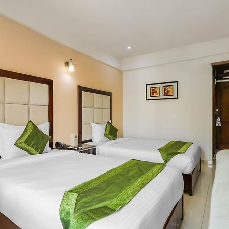 Treebo Trend Hotel Parker Ahmedabad Bagian luar foto