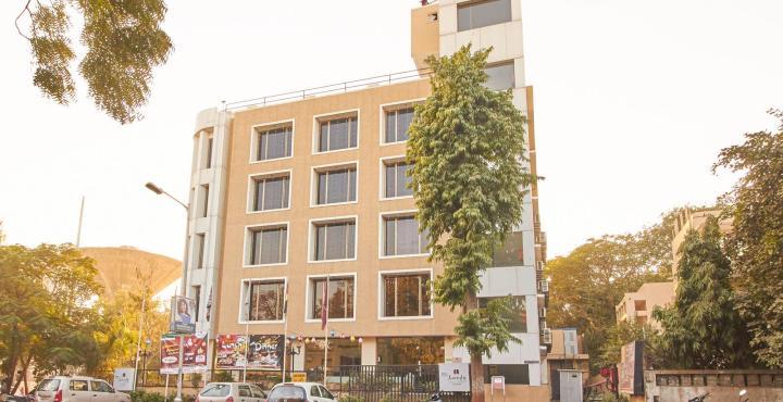 Treebo Trend Hotel Parker Ahmedabad Bagian luar foto