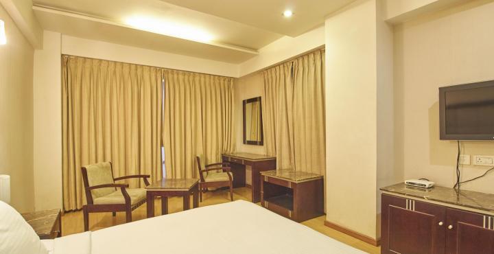 Treebo Trend Hotel Parker Ahmedabad Bagian luar foto