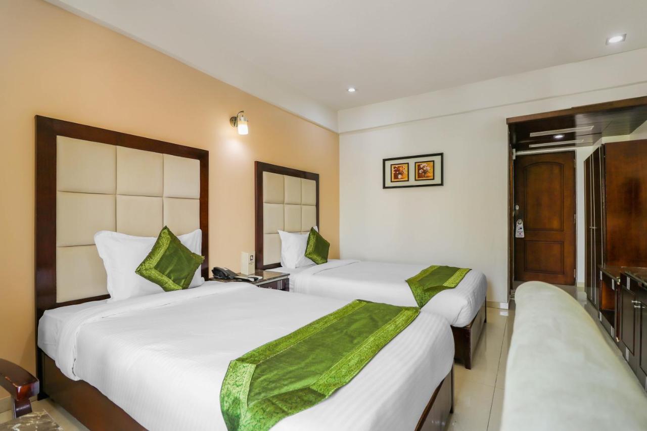 Treebo Trend Hotel Parker Ahmedabad Bagian luar foto