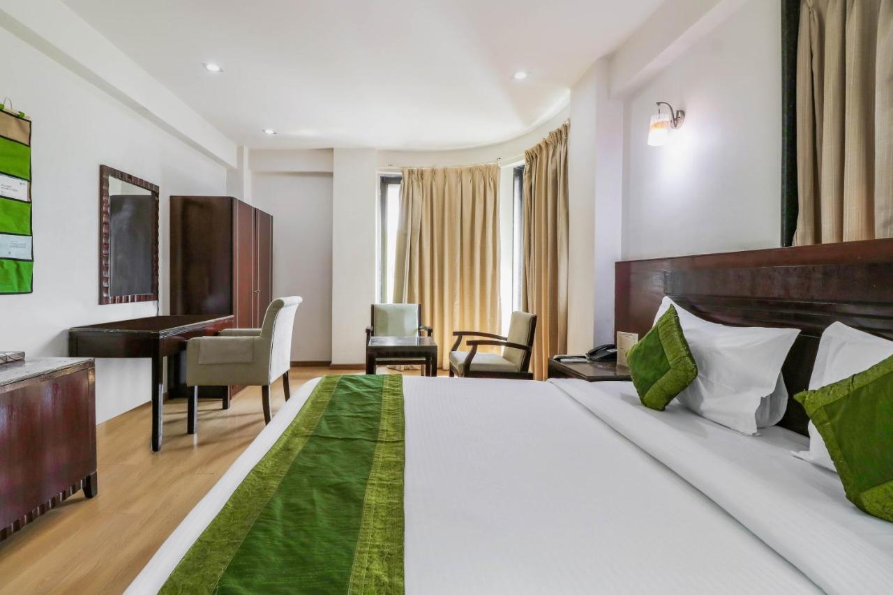 Treebo Trend Hotel Parker Ahmedabad Bagian luar foto