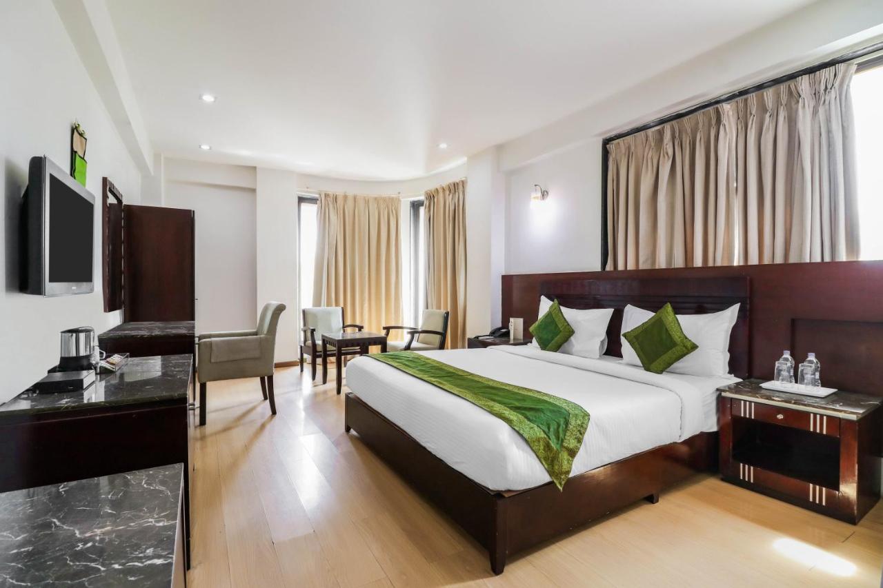 Treebo Trend Hotel Parker Ahmedabad Bagian luar foto