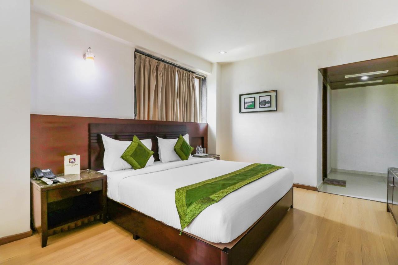 Treebo Trend Hotel Parker Ahmedabad Bagian luar foto