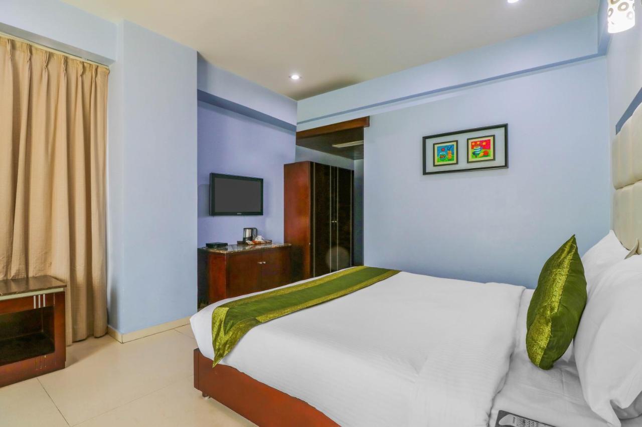 Treebo Trend Hotel Parker Ahmedabad Bagian luar foto