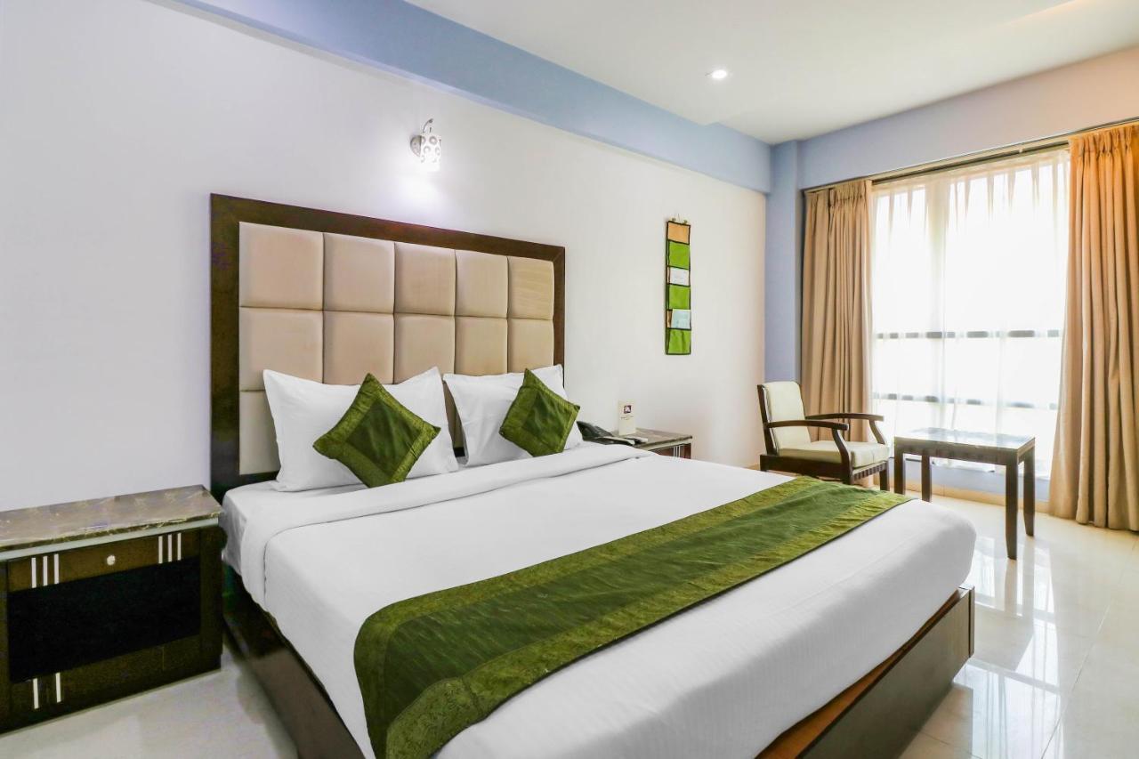 Treebo Trend Hotel Parker Ahmedabad Bagian luar foto