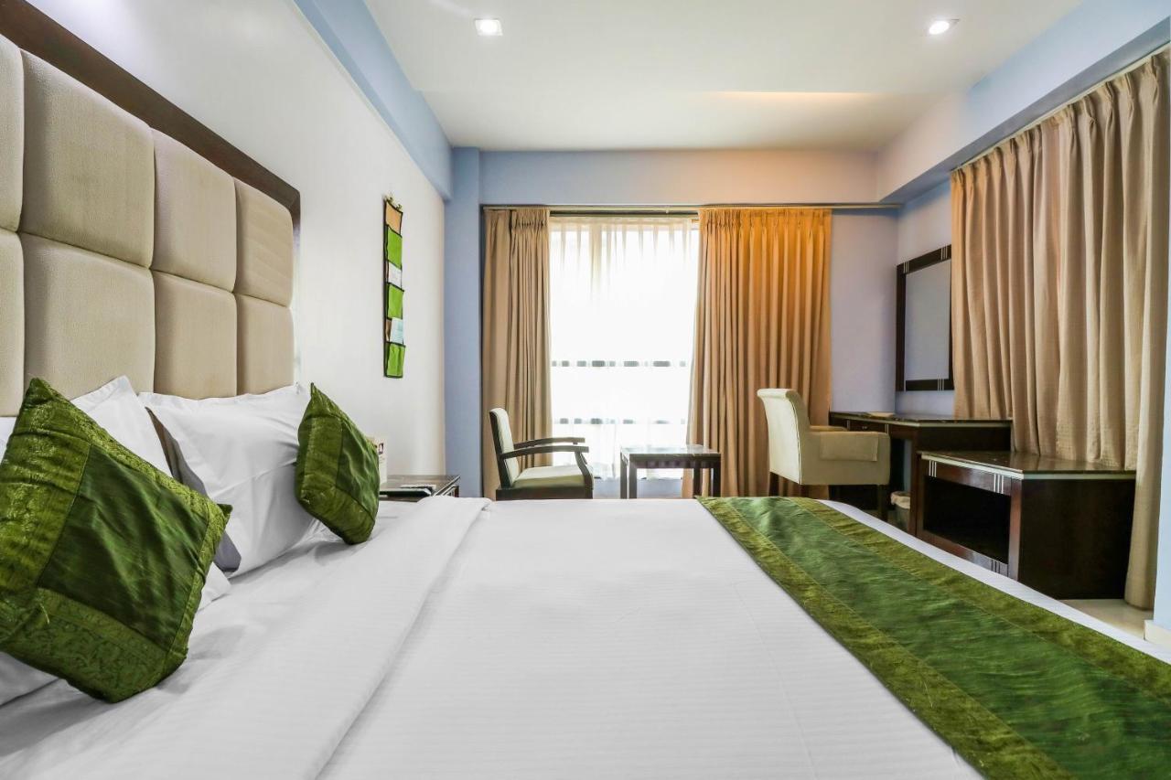 Treebo Trend Hotel Parker Ahmedabad Bagian luar foto