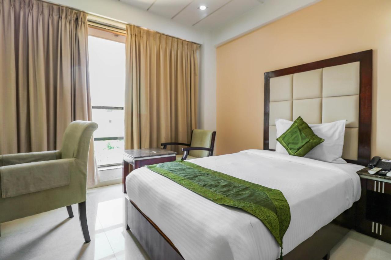 Treebo Trend Hotel Parker Ahmedabad Bagian luar foto