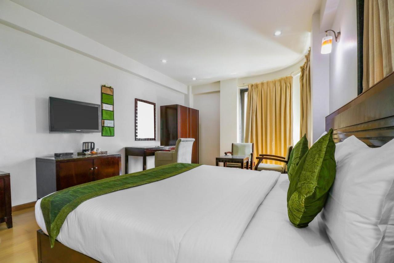 Treebo Trend Hotel Parker Ahmedabad Bagian luar foto