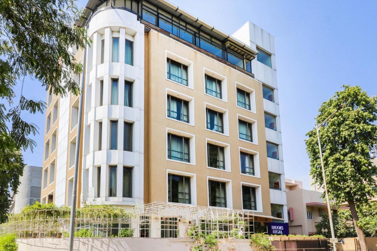 Treebo Trend Hotel Parker Ahmedabad Bagian luar foto