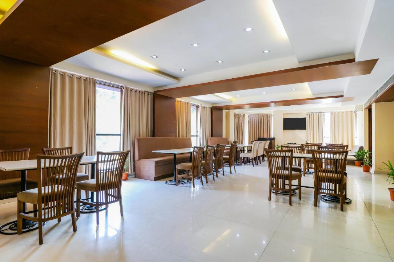 Treebo Trend Hotel Parker Ahmedabad Bagian luar foto