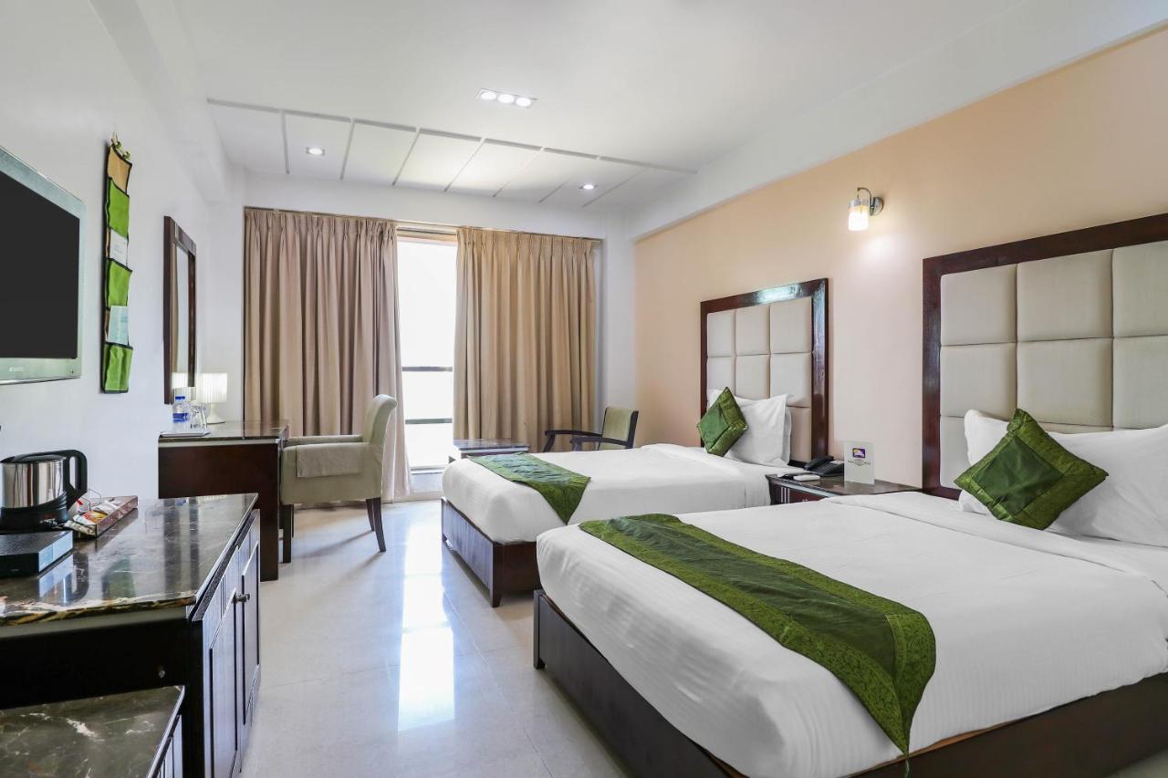 Treebo Trend Hotel Parker Ahmedabad Bagian luar foto