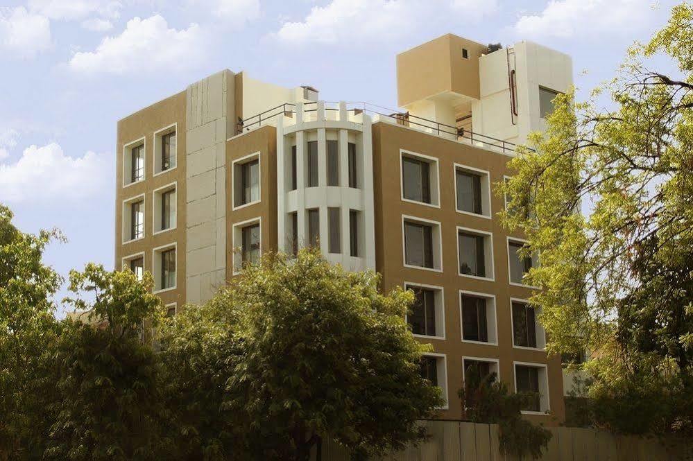 Treebo Trend Hotel Parker Ahmedabad Bagian luar foto