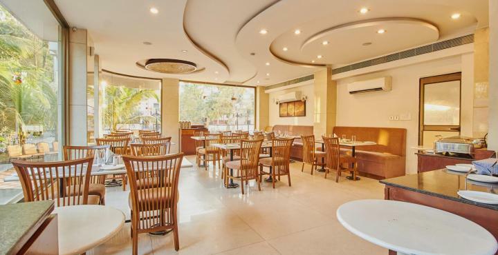 Treebo Trend Hotel Parker Ahmedabad Bagian luar foto